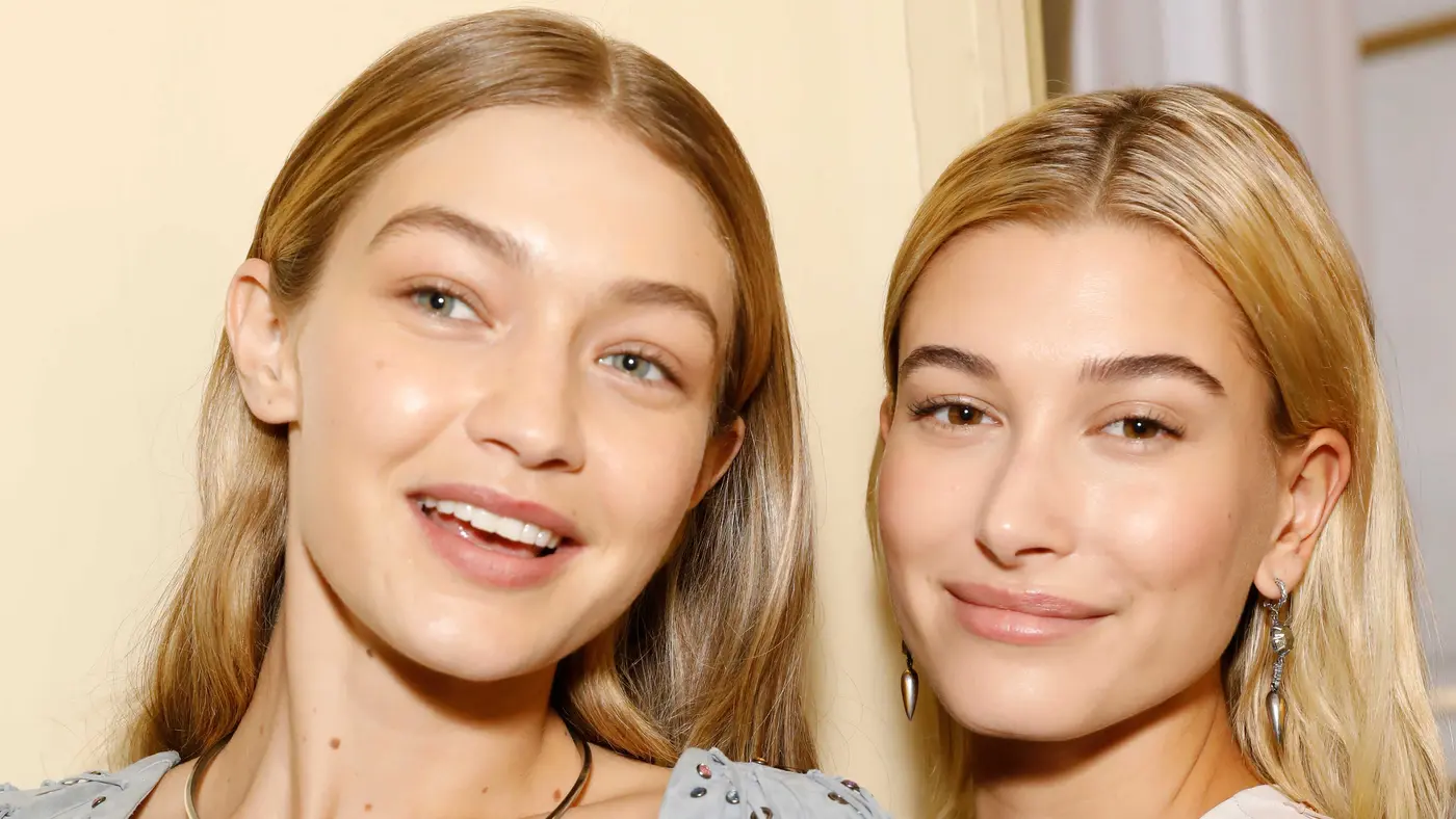 Gigi Hadid und Hailey Baldwin backstage bei der Bottega Veneta Show wärhend der Fashion Week in Mailand