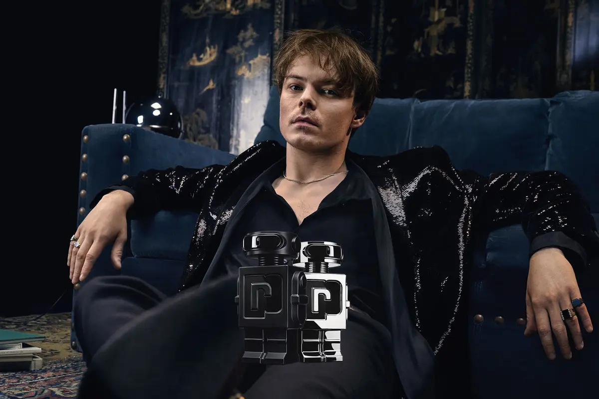 Kampagnenbild mit Charlie Heaton für das PHANTOM PARFUM