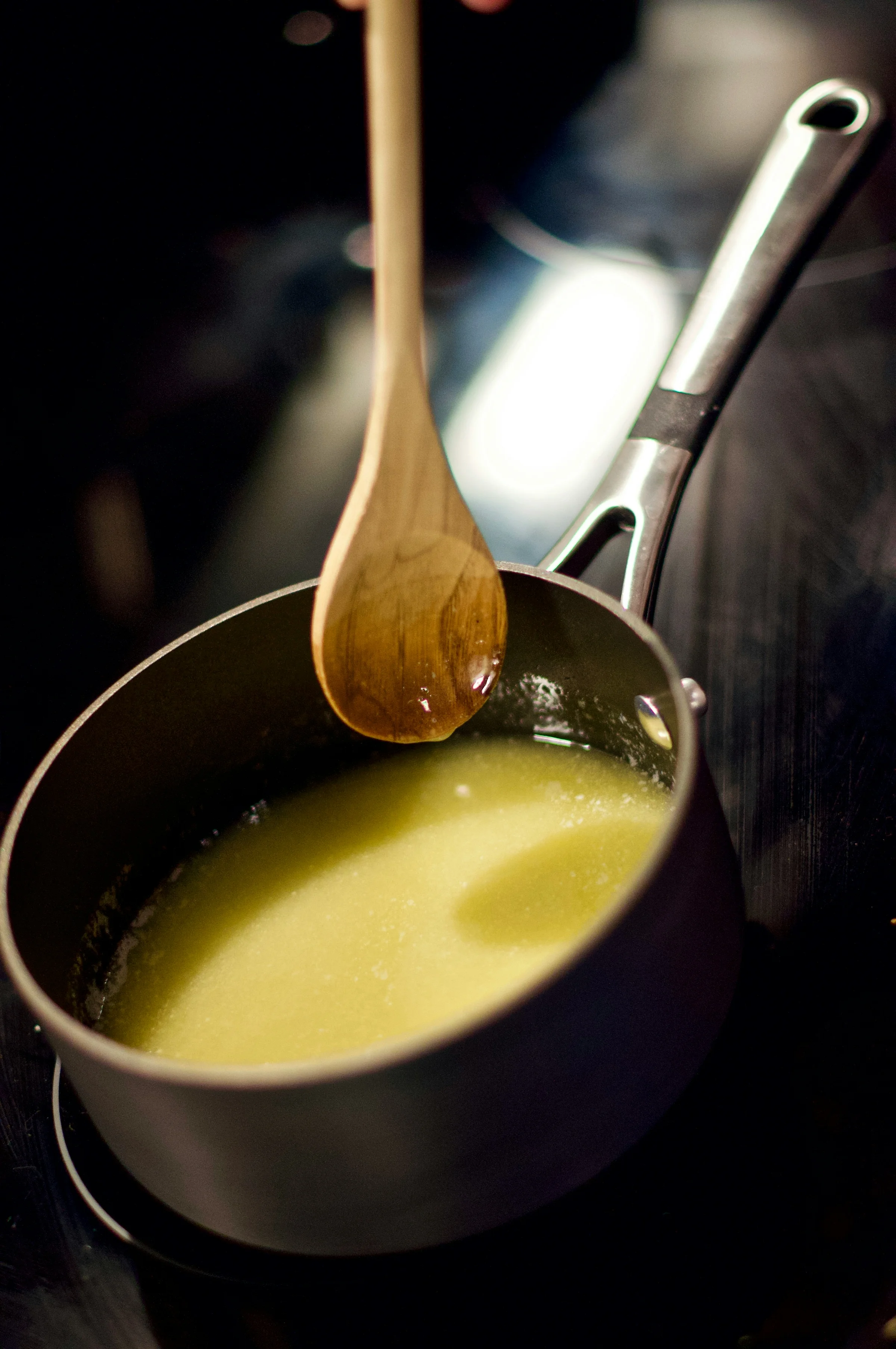 Topf mit Zuckerpaste Sugaring