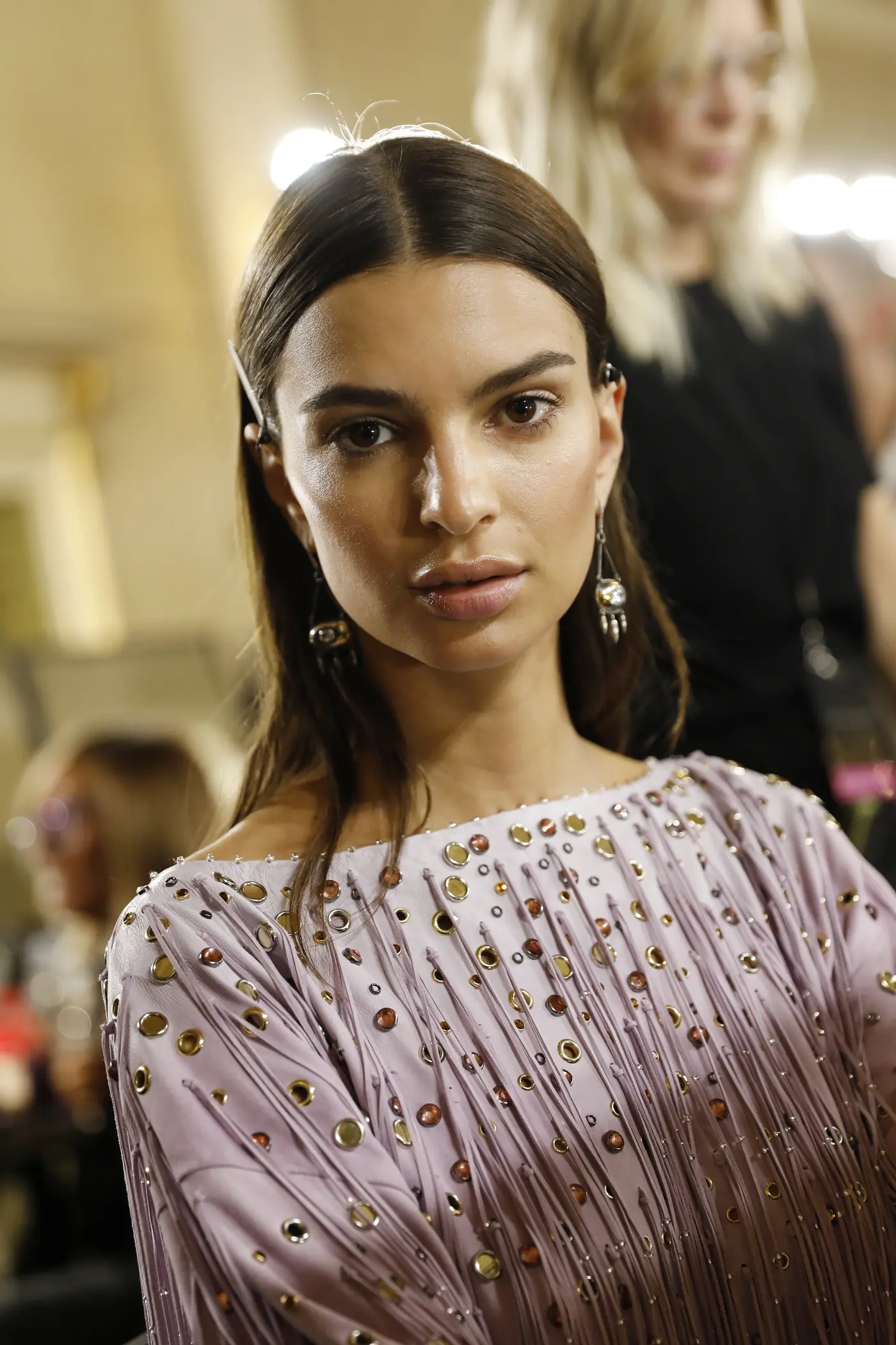 Emily Ratajkowski Backstage bei Bottega Veneta, Milan Fashion Week Spring/Summer 2018