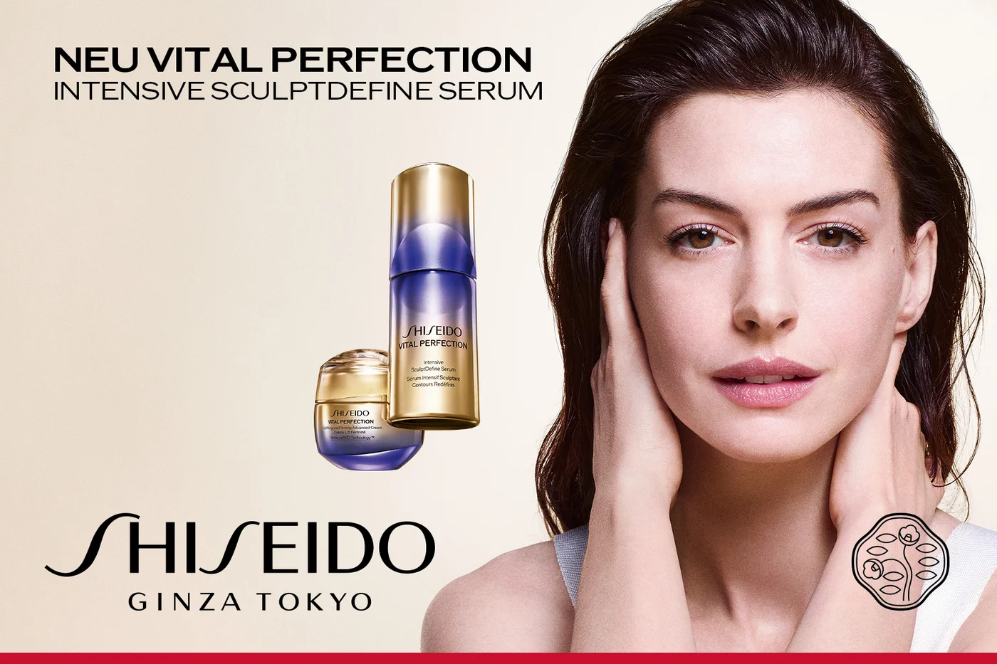 Shiseido Vital Perfection SculptDefine Serum und Creme neben Porträt einer Frau mit Händen am Gesicht