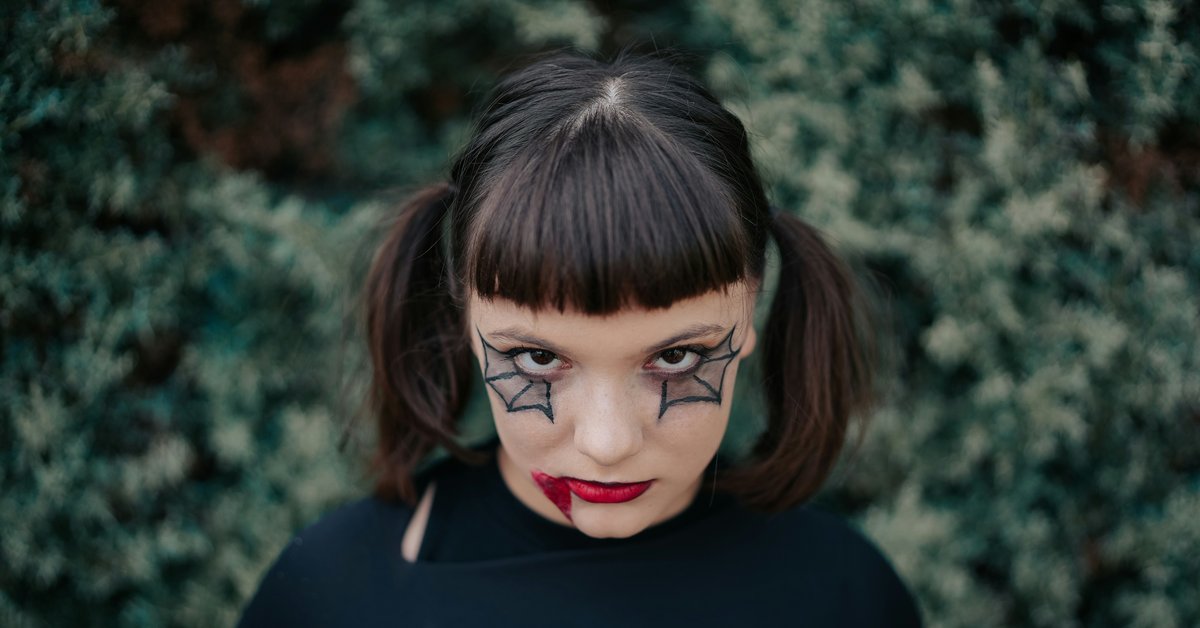 Halloween Schmink-Set Weiß & Schwarz – 2 Cremes Mit Applikator Für Gruselige Kostüme