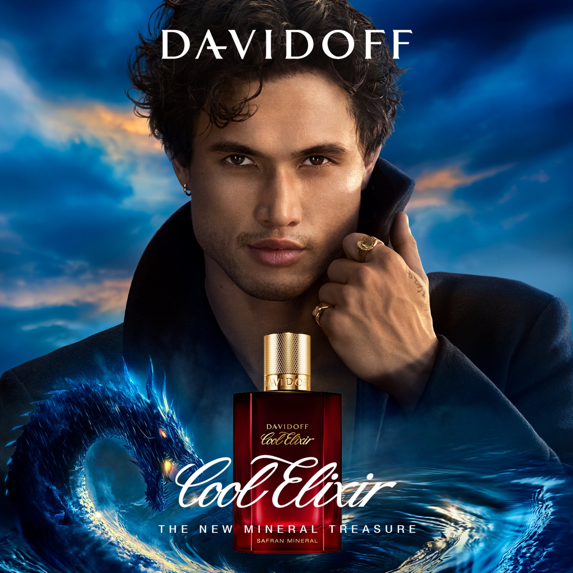 Davidoff Cool Elixir Parfum mit männlichem Model und Wasserdrache als dynamische, luxuriöse Inszenierung