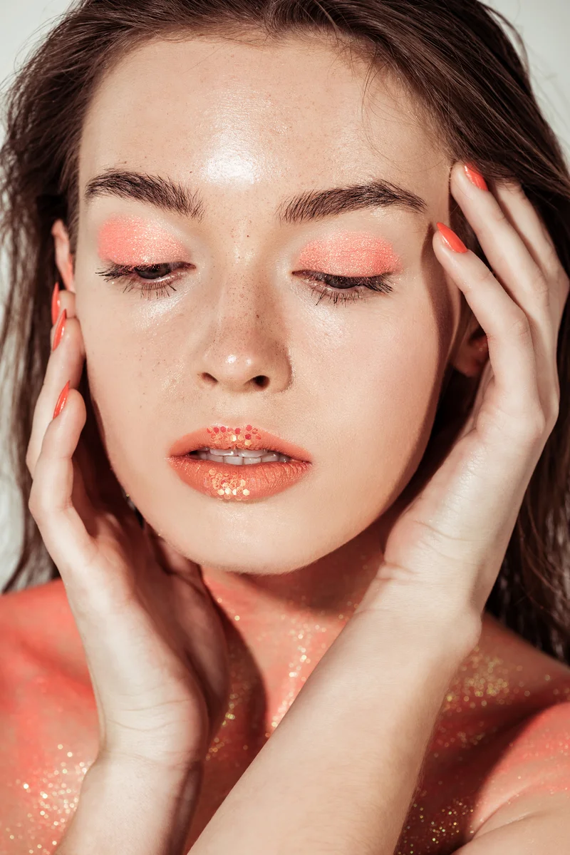 Frau mit glossy eye Make up 
