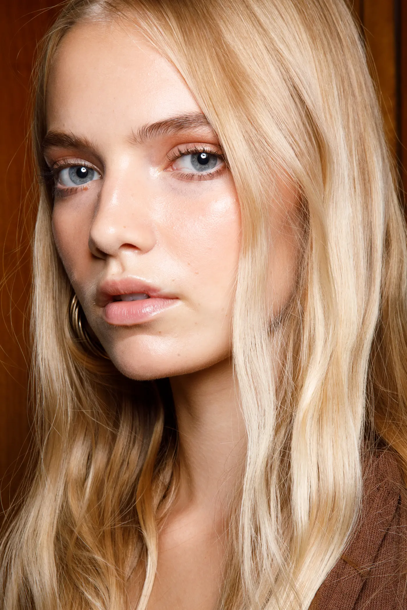 Frau mit Bronzer Lidschatten
