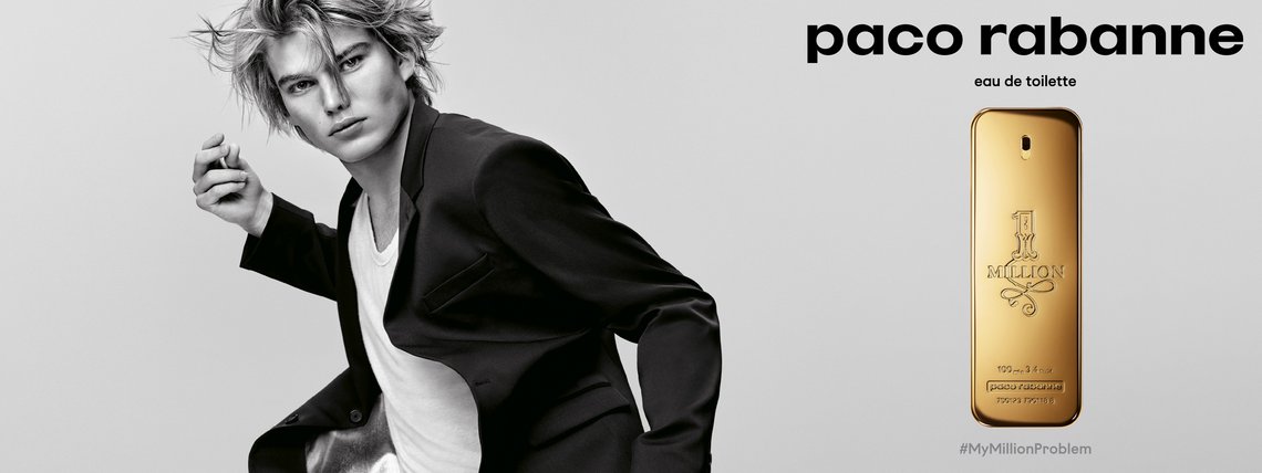 Muž s fľašou Paco Rabanne