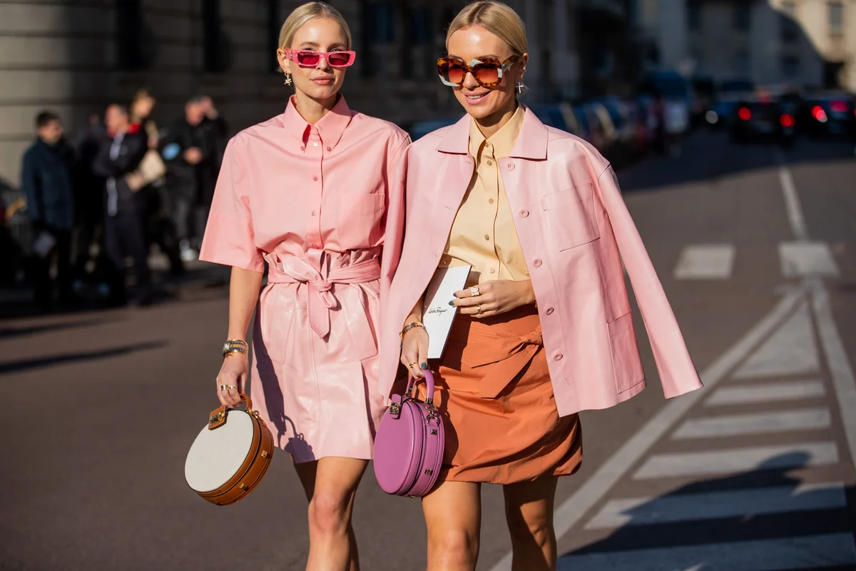 Influencer in der Trendfarbe Rosa