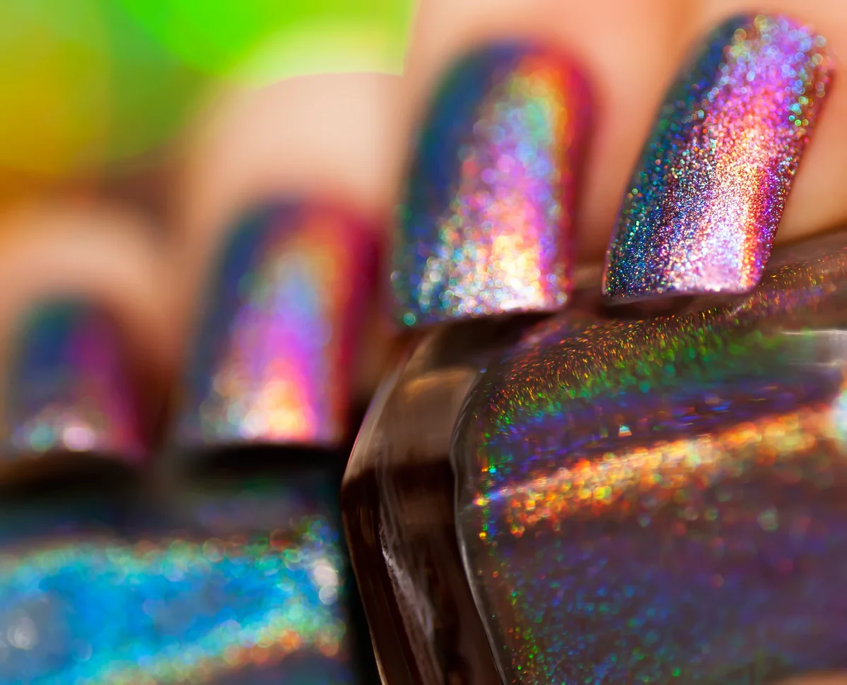 Holographic Nail Art mit Nagellack