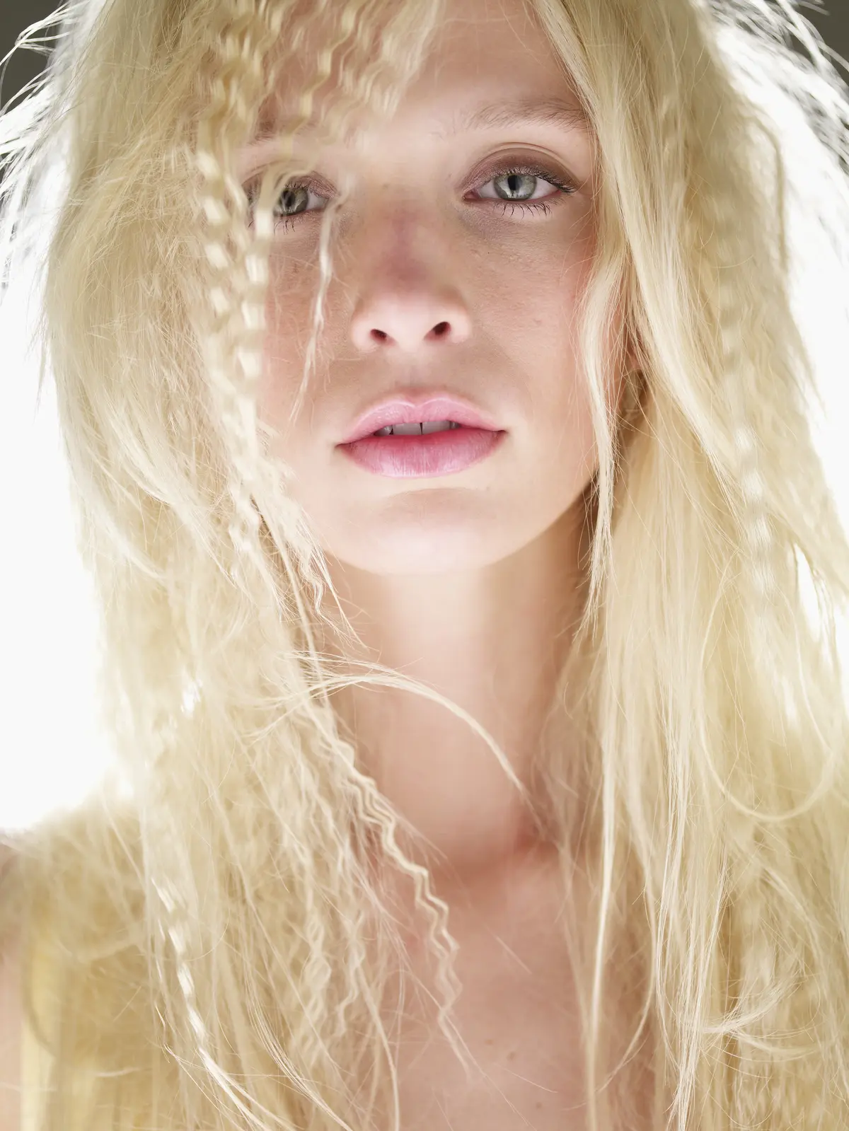 Die richtige Pflege für blondierte Haare