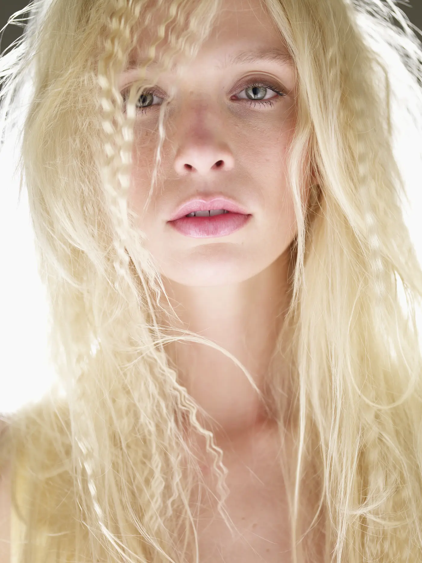 Die richtige Pflege für blondierte Haare