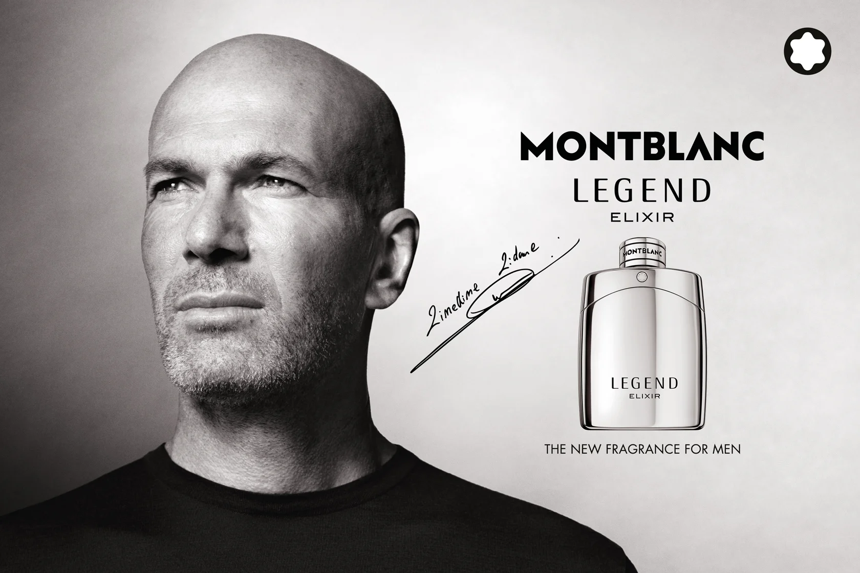 Zinédine Zidane in der Montblanc Legend Elixir Kampagne neben dem silbernen Parfum-Flakon. Intensiver Herrenduft in Schwarz-Weiß-Ästhetik.