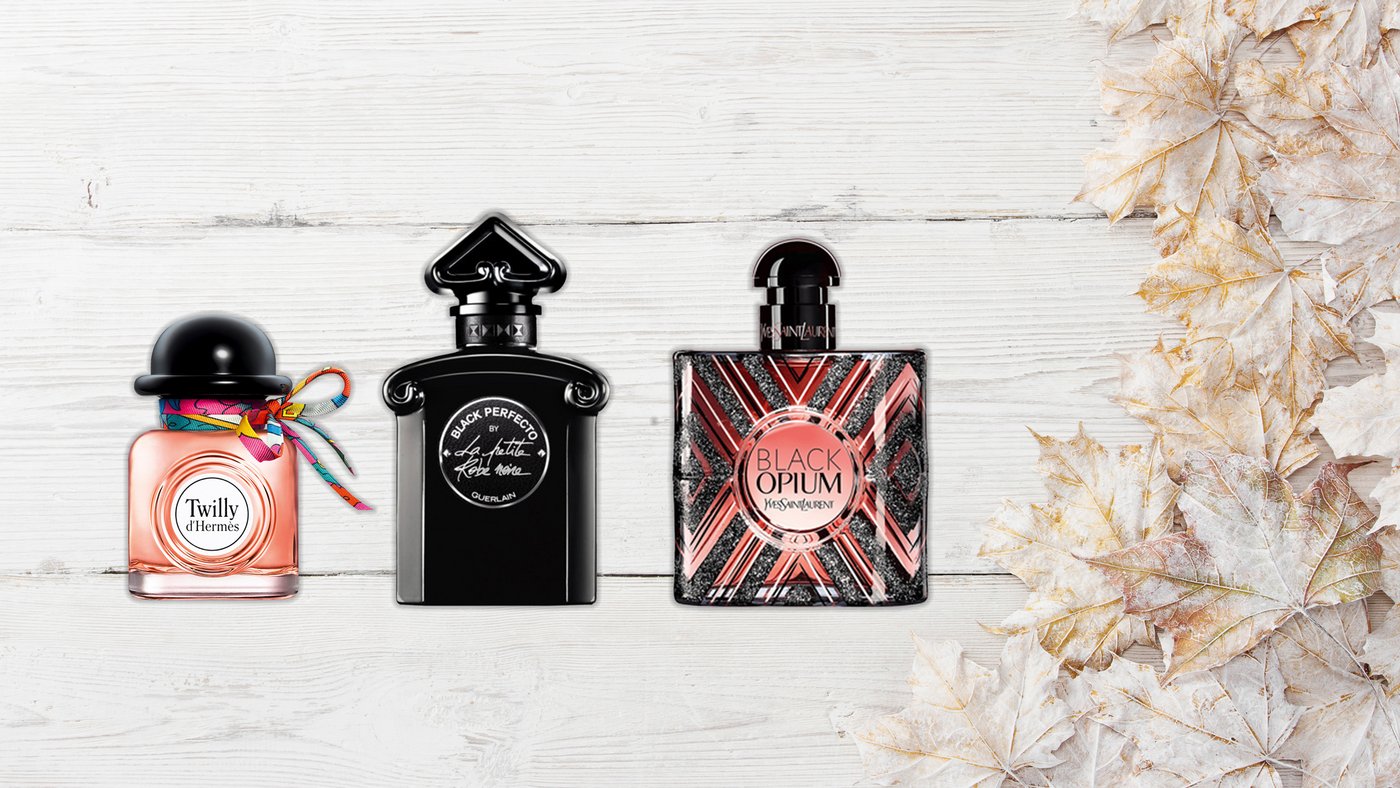 drei parfum flacons auf einem herbstlichen tisch hintergrund