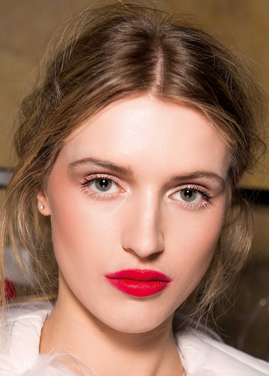 Model mit rotem Lippenstift