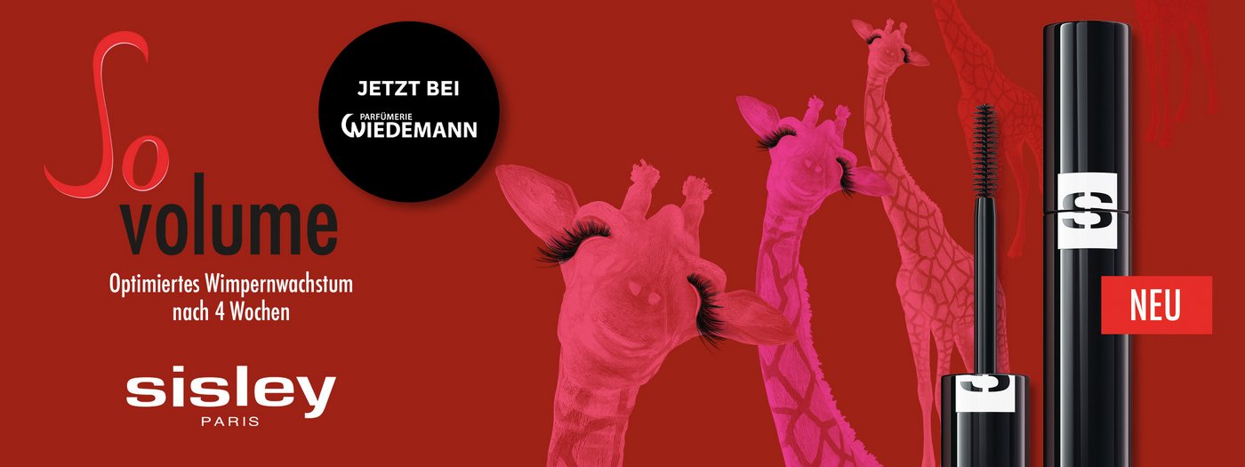 Mascara, Giraffe und Parfümerie-Logo vor rotem Hintergrund