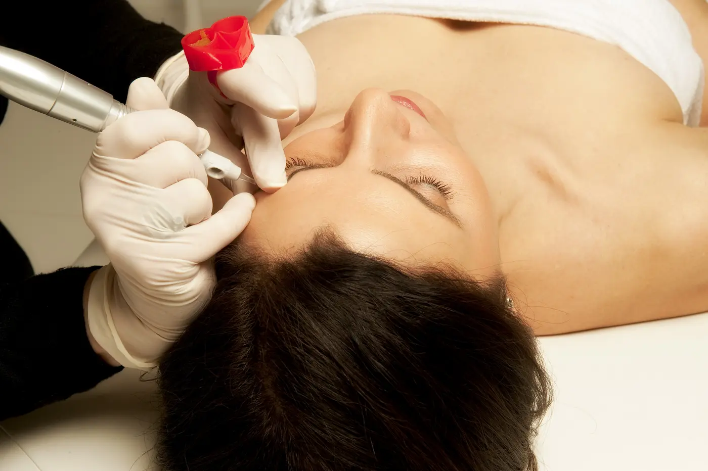 Microshading Behandlung für perfekte Augenbrauen