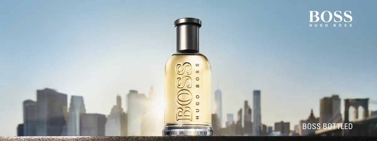 Boss Bottled Flacon vor einer Skyline