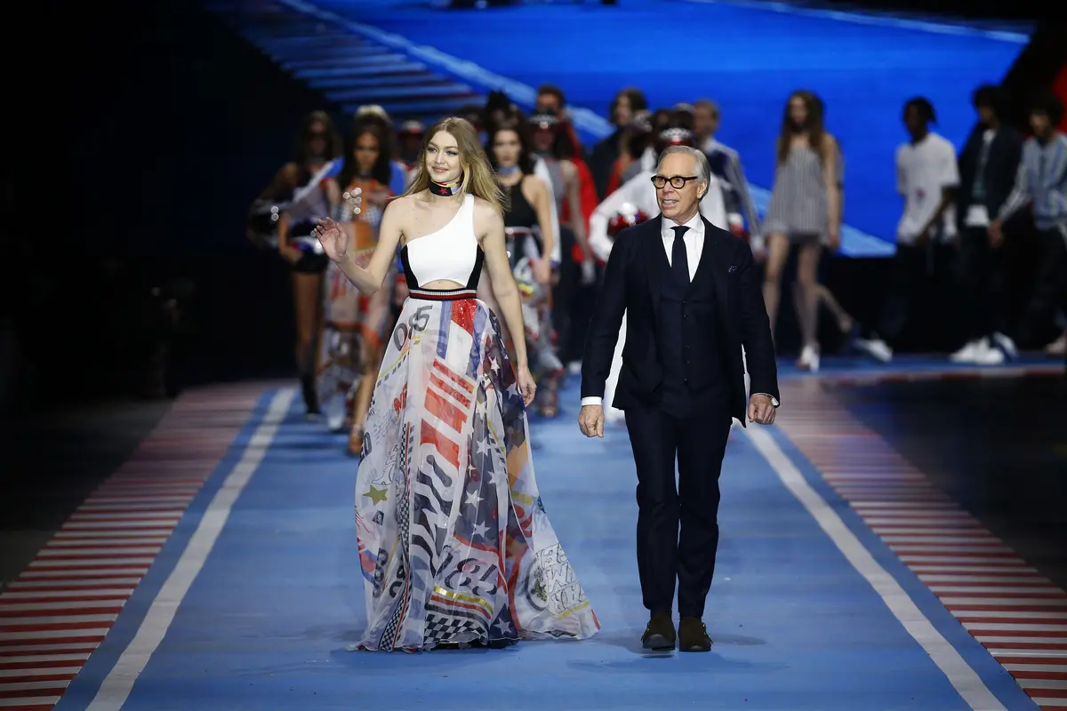 Designer Tommy Hilfiger und Gigi Hadid bei der Tommy Hilfiger Show; Milan Fashion Week Fall/Winter 2018/19, Mailand