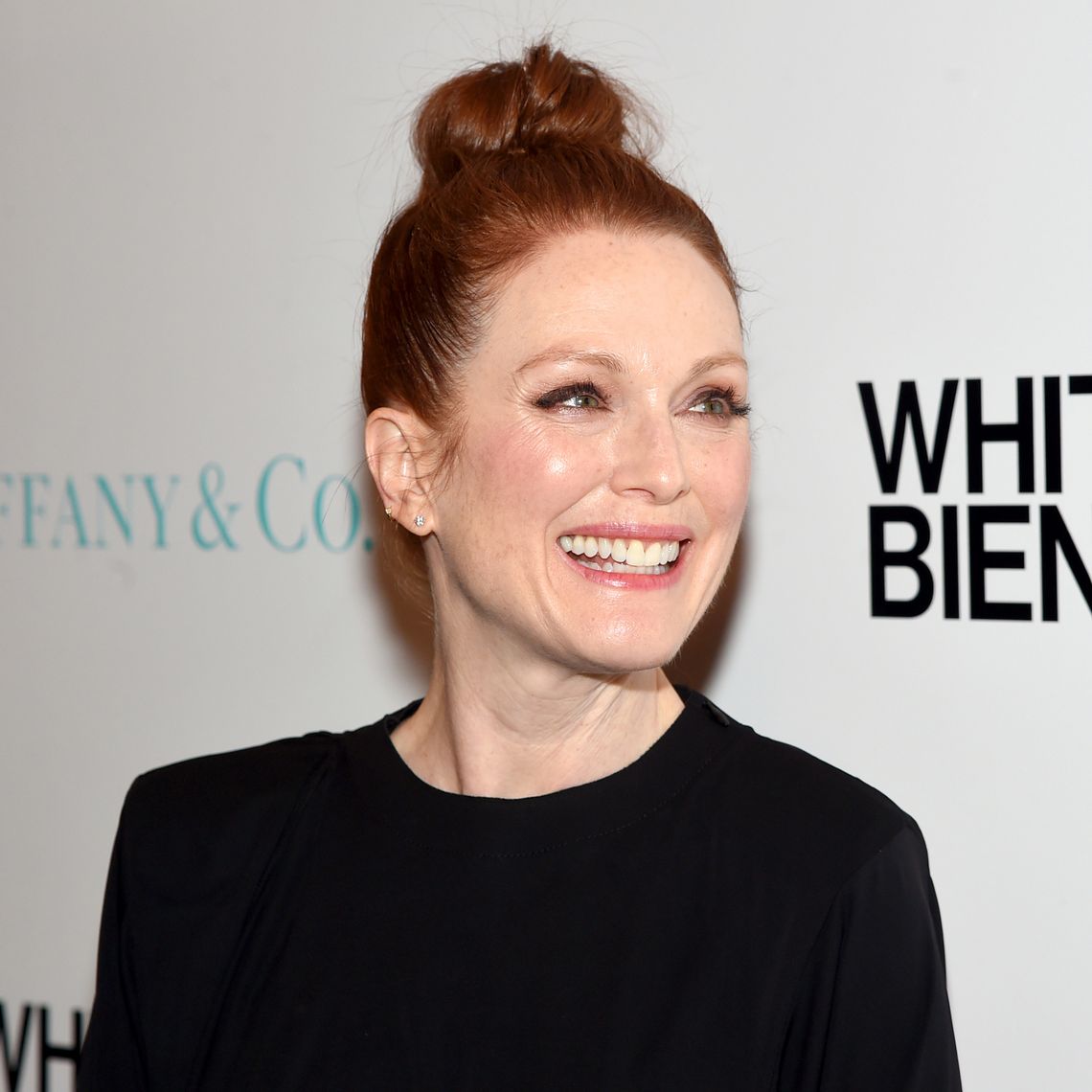 Julianne Moore lächelt