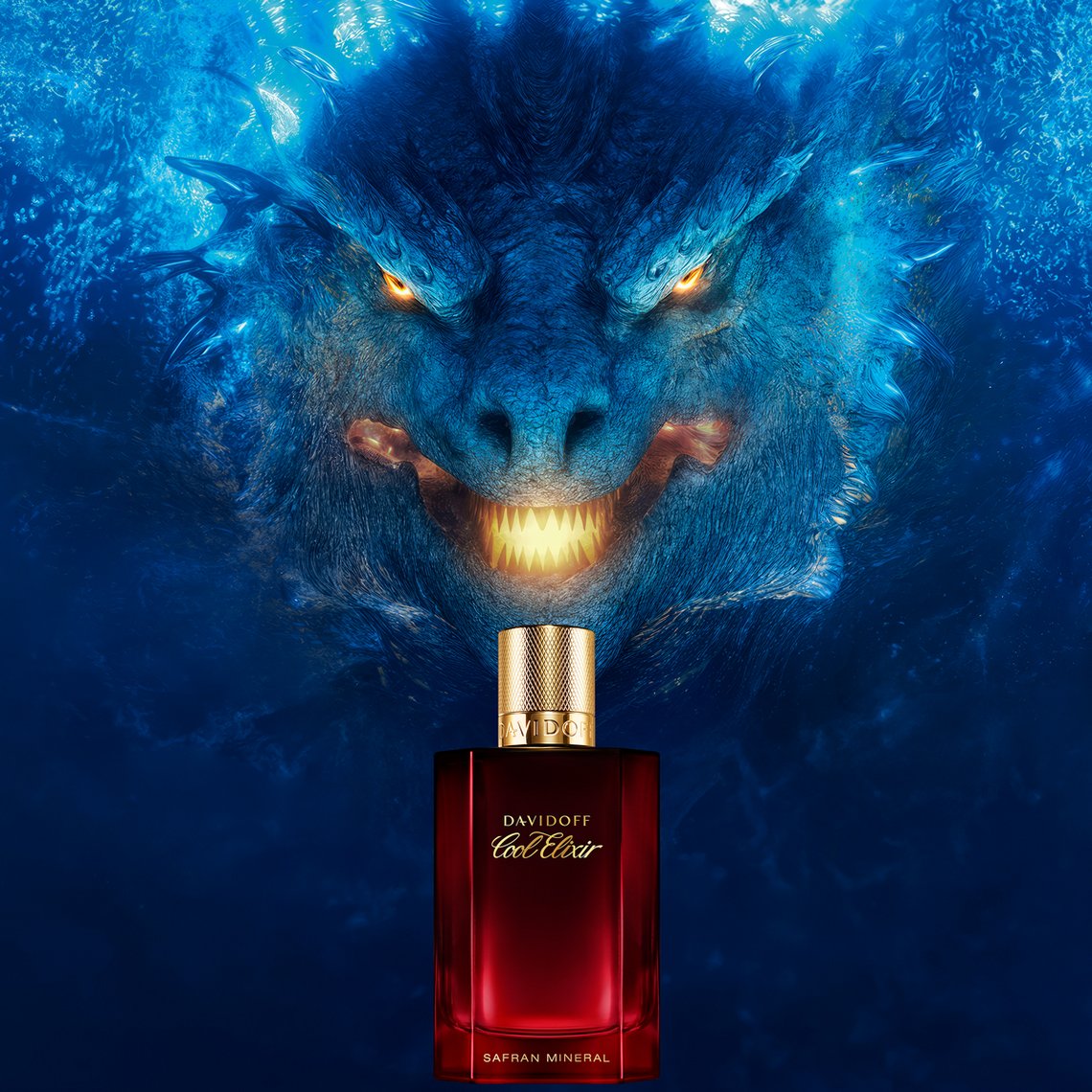 Davidoff Cool Elixir Parfumflakon vor blauem Drachen mit leuchtenden Augen als kraftvolle Fantasy-Inszenierung