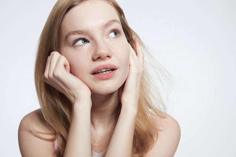 Model Zanna ungeschminkt