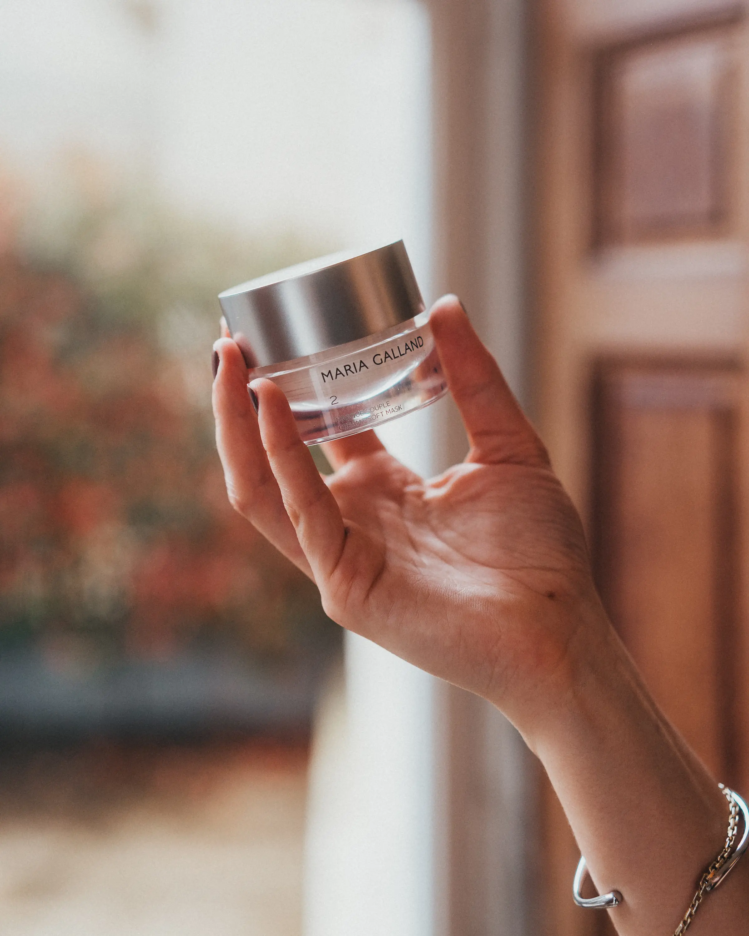 Close up eines Creme-Tiegels von Maria Galland