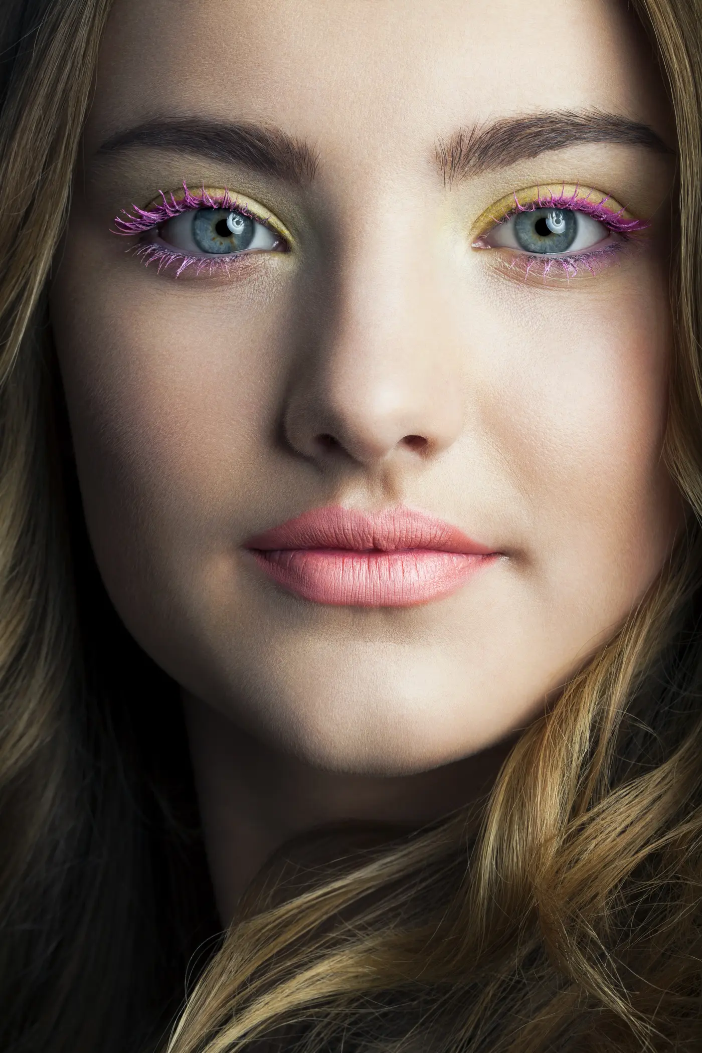 Bunte Mascara für farbige Augenblicke