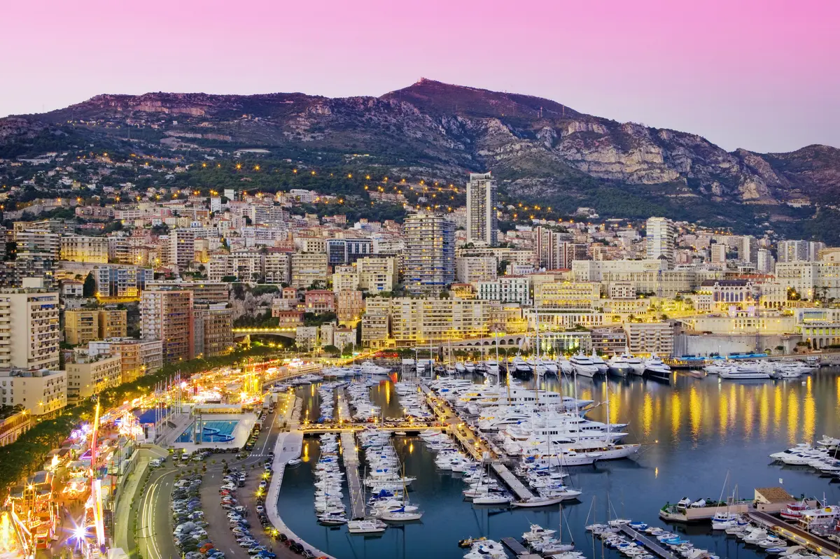 Monte Carlo Hafen mit Skyline