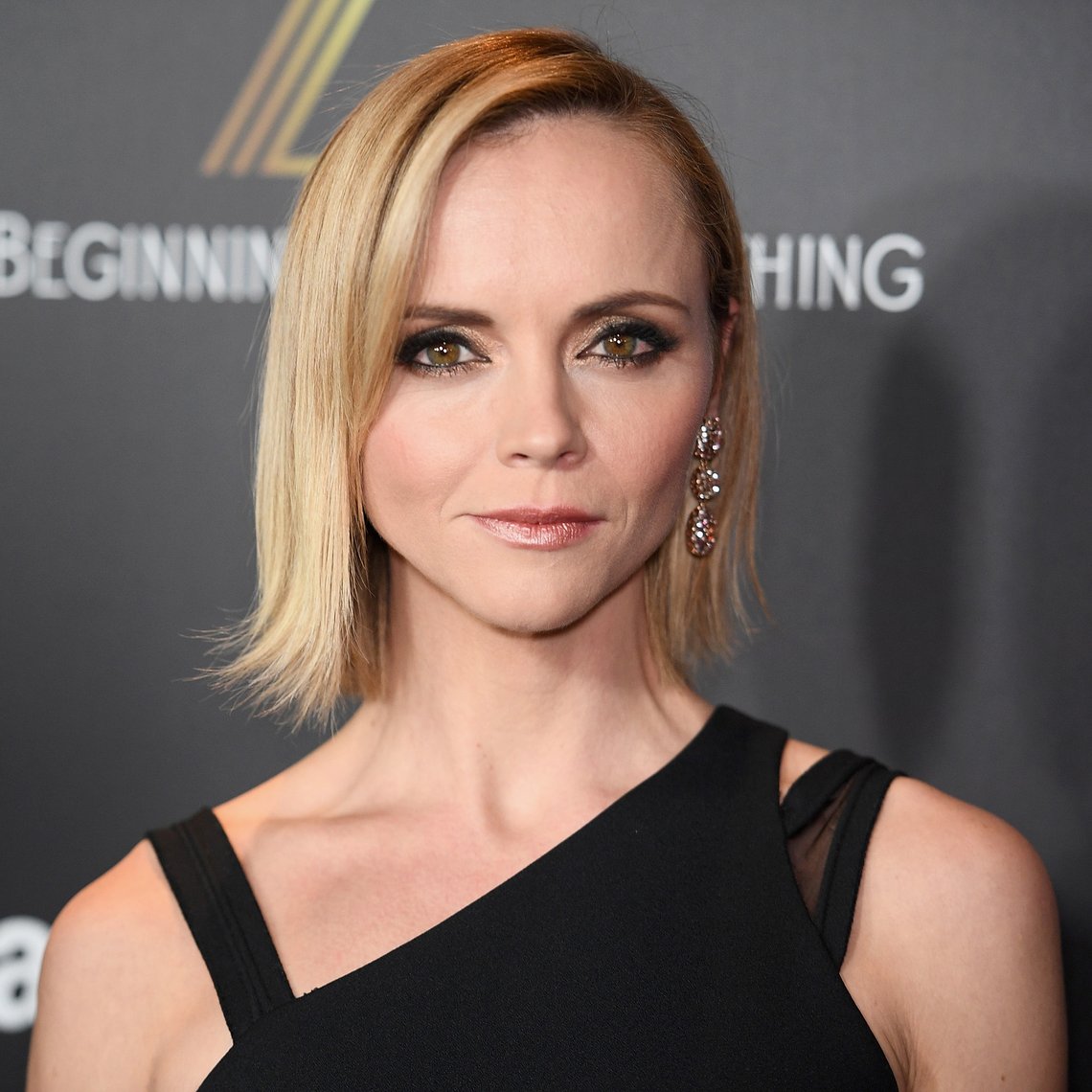 Schauspielerin Christina Ricci mit hoher Stirn und Puppenaugen