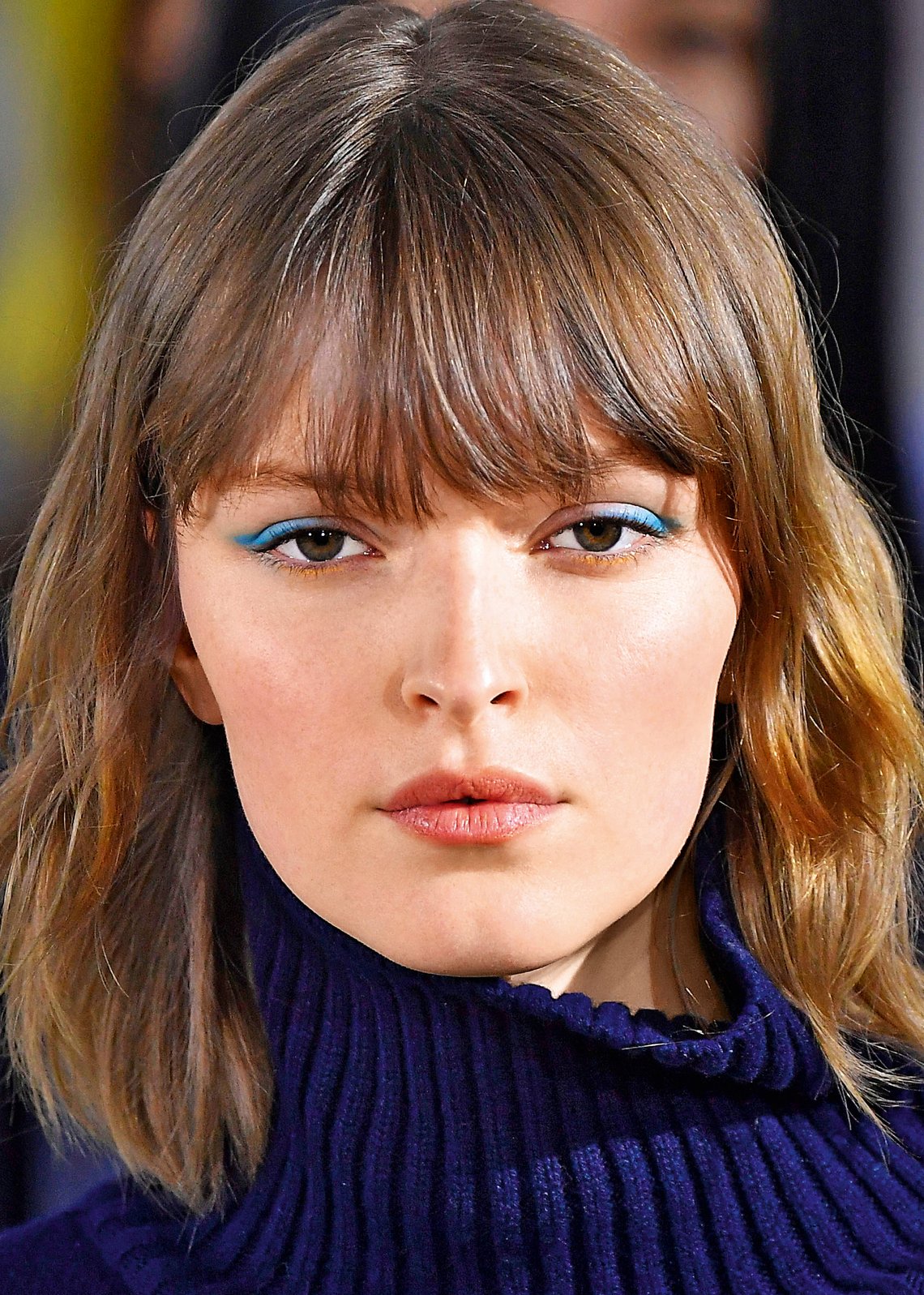 Model bei der Tibi Show mit blauem Eyeliner und Lidschatten