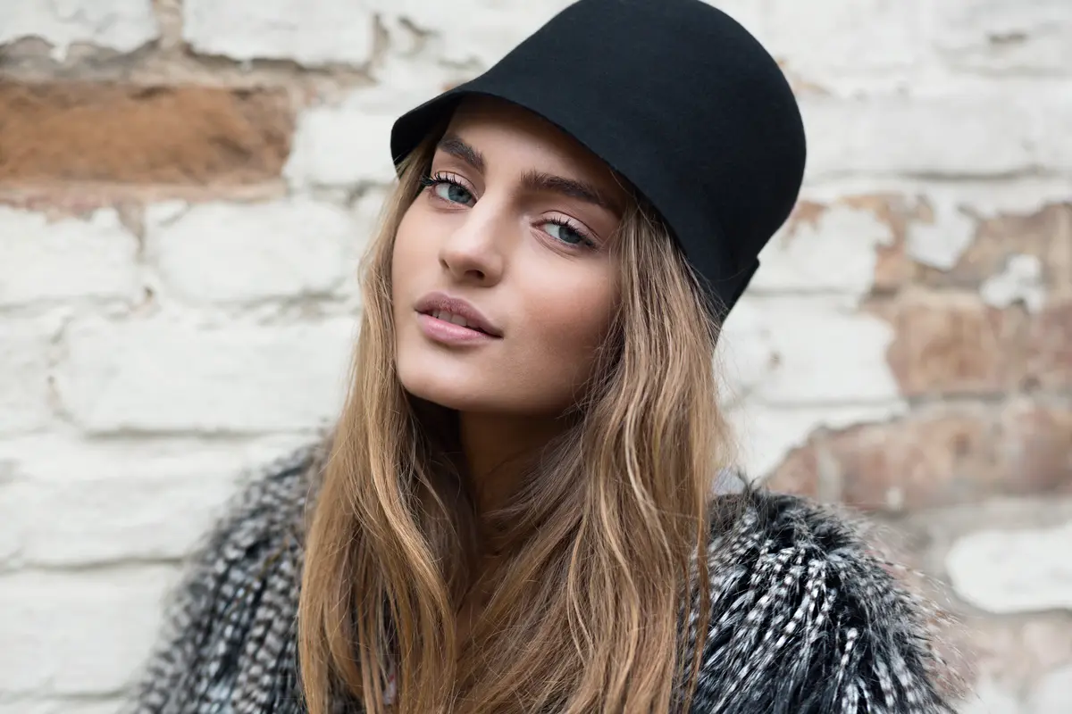 Frau mit Herbst Make-up