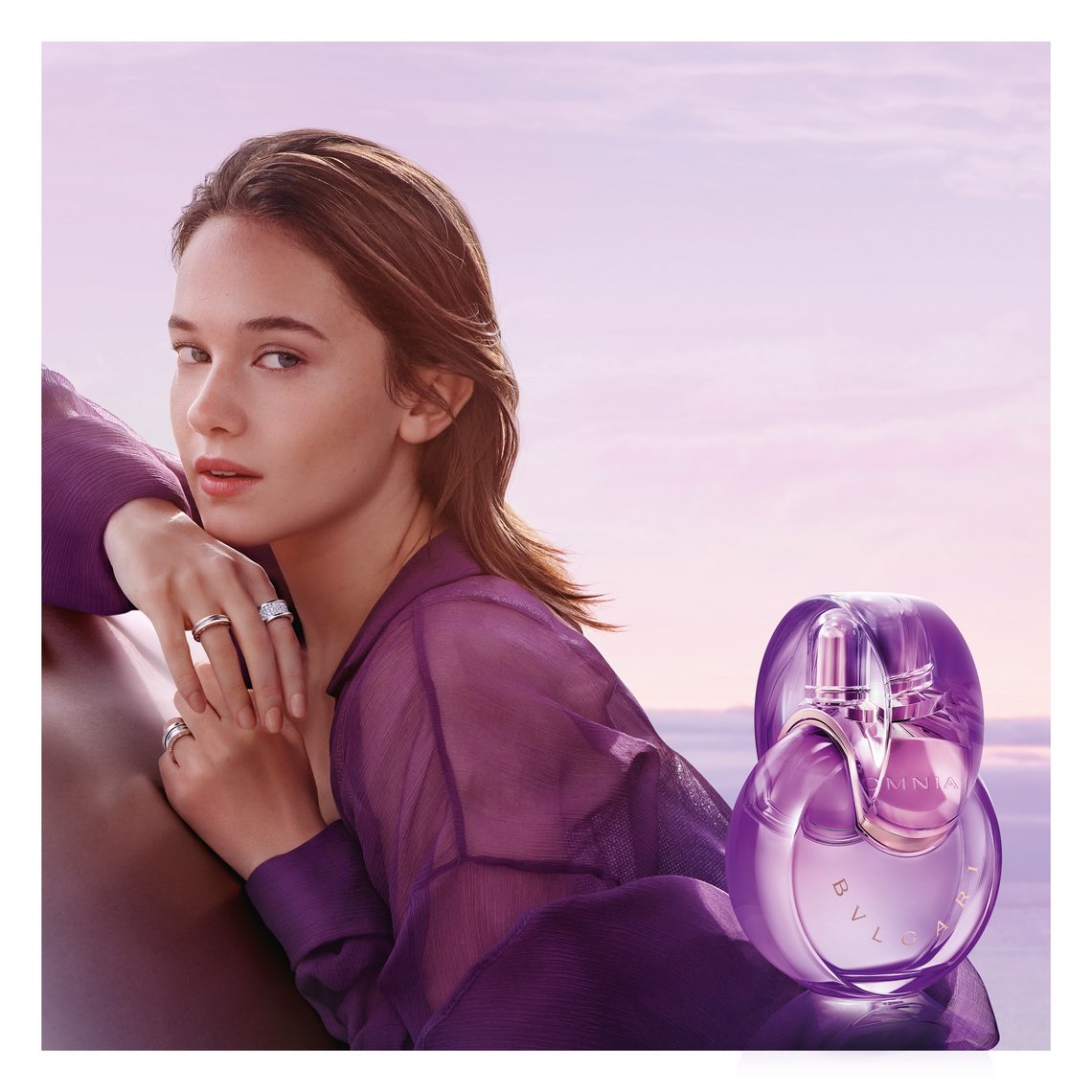 Abbildung von Model und Flakon des BVLGARI OMNIA AMETHYSTE