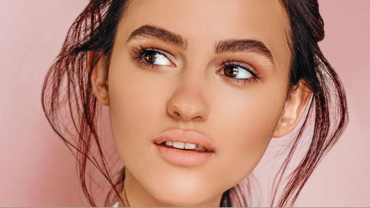 Junges Model mit schöner Haut