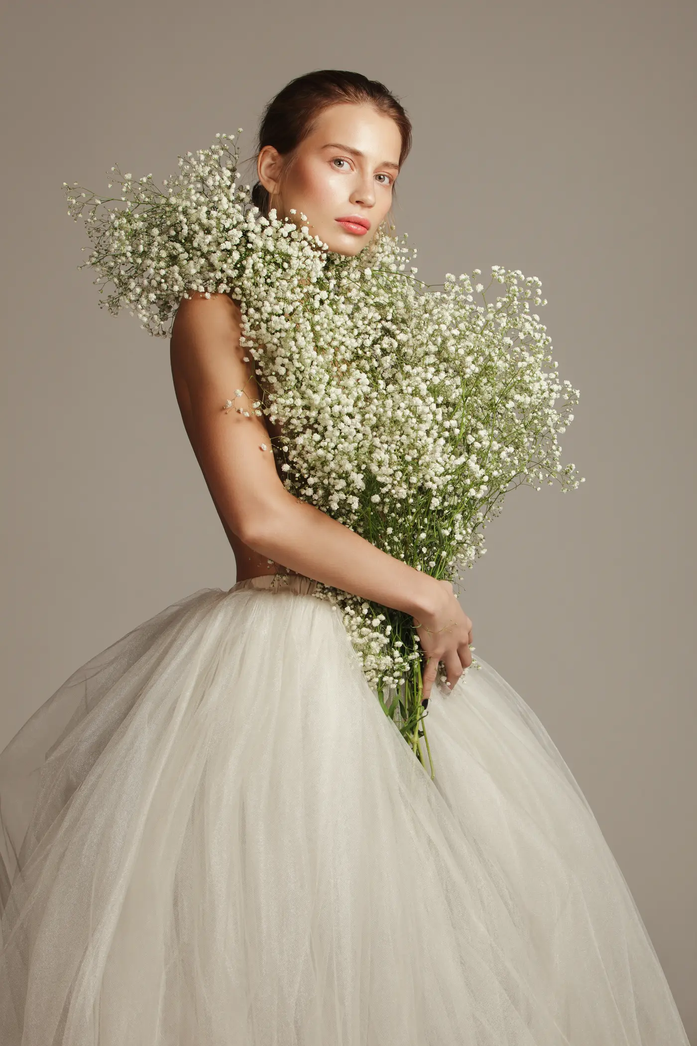 Frau mit Naturblumen