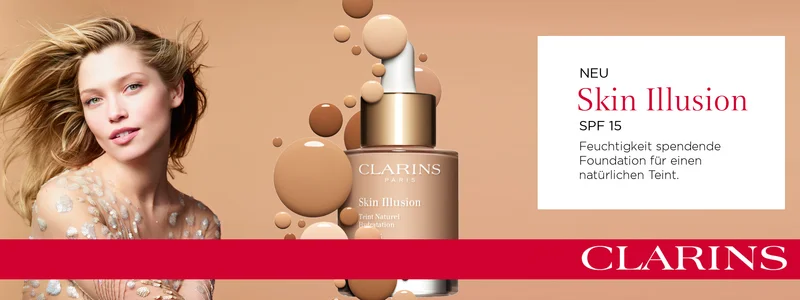 Frau mit Clarins Skin Illusion Foundation