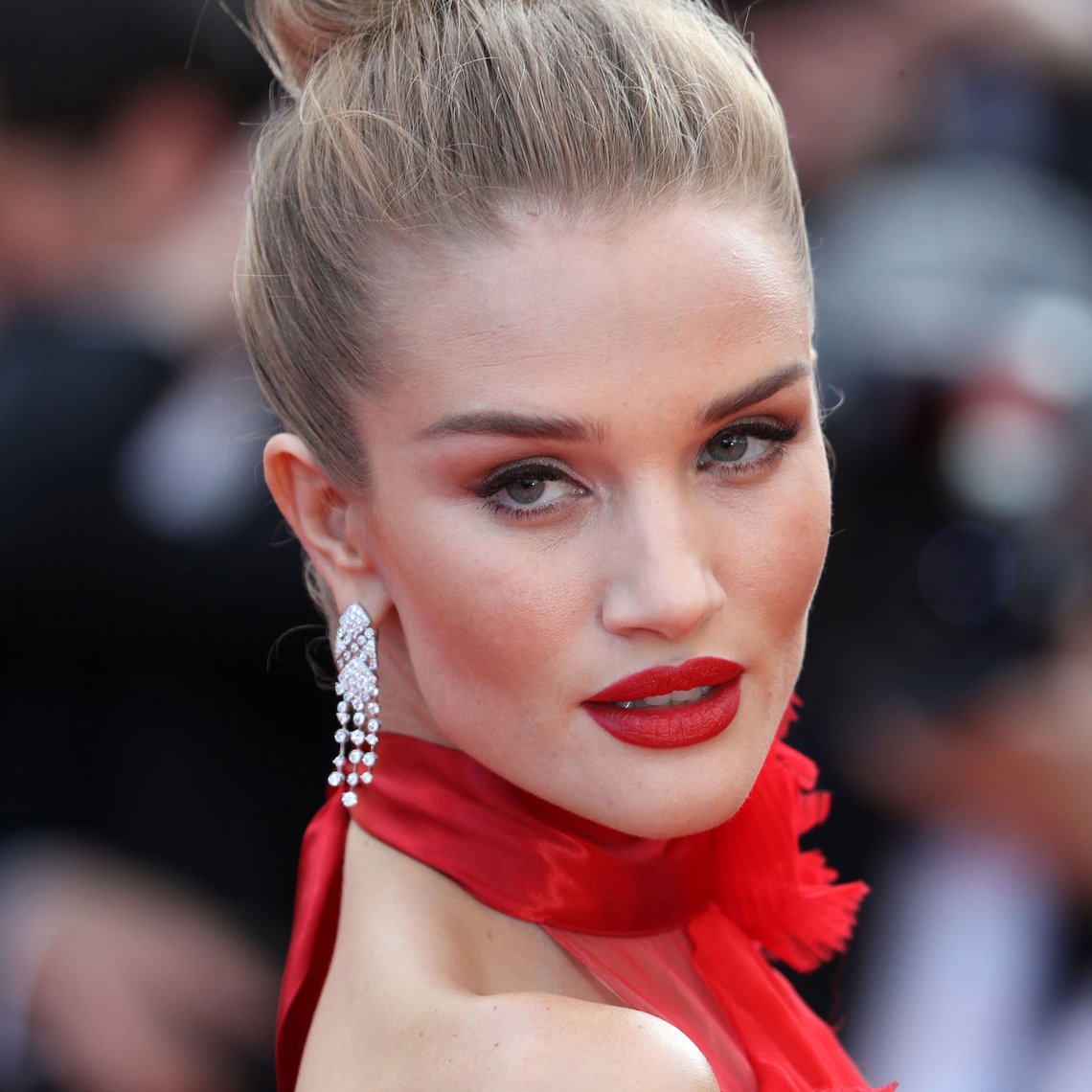 Rosie Huntington-Whiteley auf dem roten Teppich