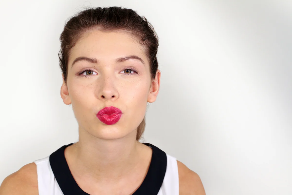 Model mit roten Lippen