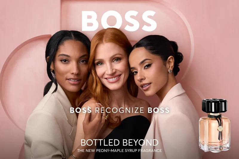 Kampagnenvisual mit Jessica Chastain, Becky G und Tara Davis-Woodhall für den neuen Boss Damenduft "BOSS Botteld Beyond for her"