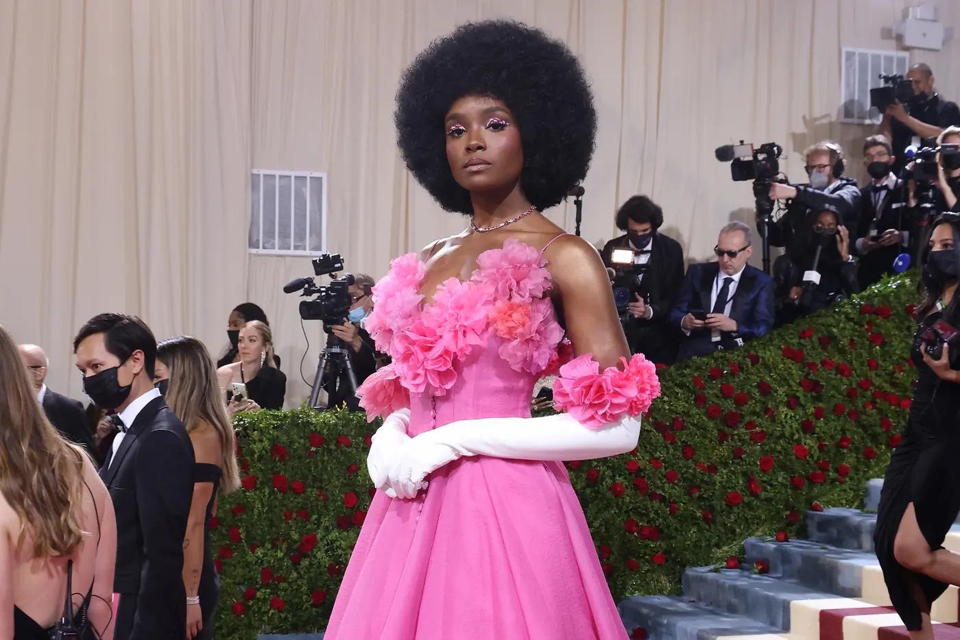 Besonderer Make-up Look: Taylor Hill bei der Met Gala 2022