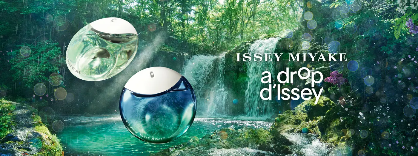 Issey Miyake A Drop d'Issey Eau de Parfum Fraîche Flakon umgeben von der Natur 