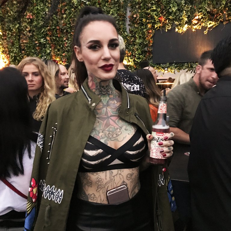 Urban Decay Markenbotschafterin Lexy Hell