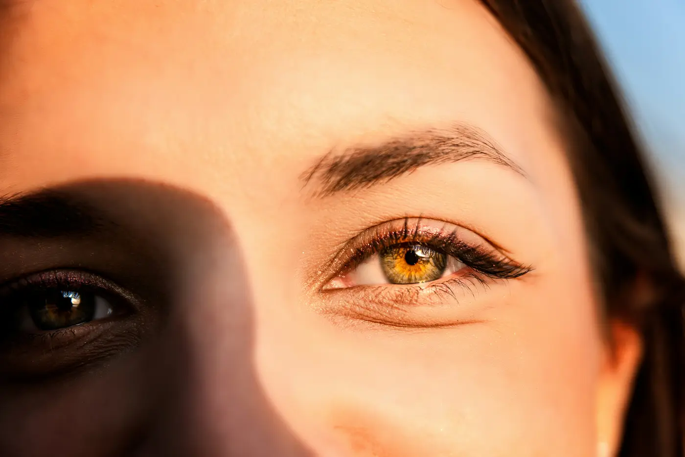 Frau mit schönen Wimpern