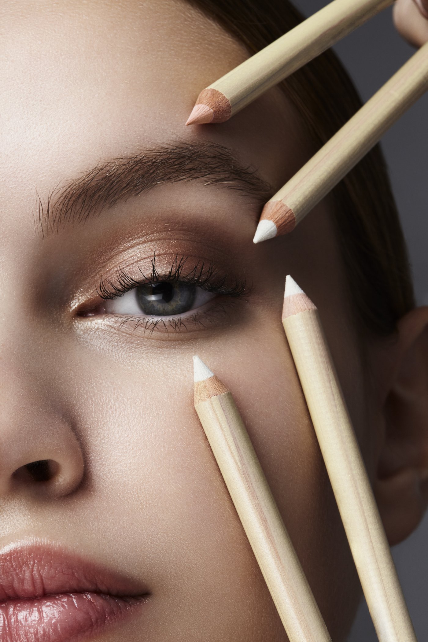 Portrait Frau Make up Utensilien