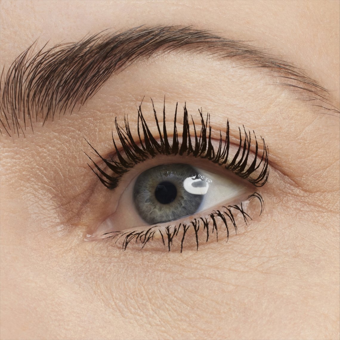 Nachher: Wimpern mit Mascara, mehr Schwung