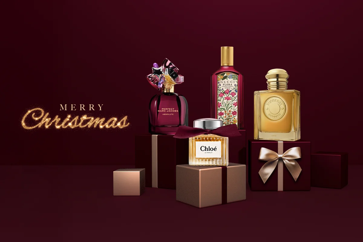 Kampagnenvisual mit Flakons von Gucci, Buberry, Mar Jacobs und Chloé