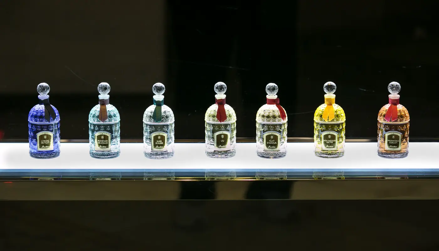 Display mehrerer Guerlain-Flakons