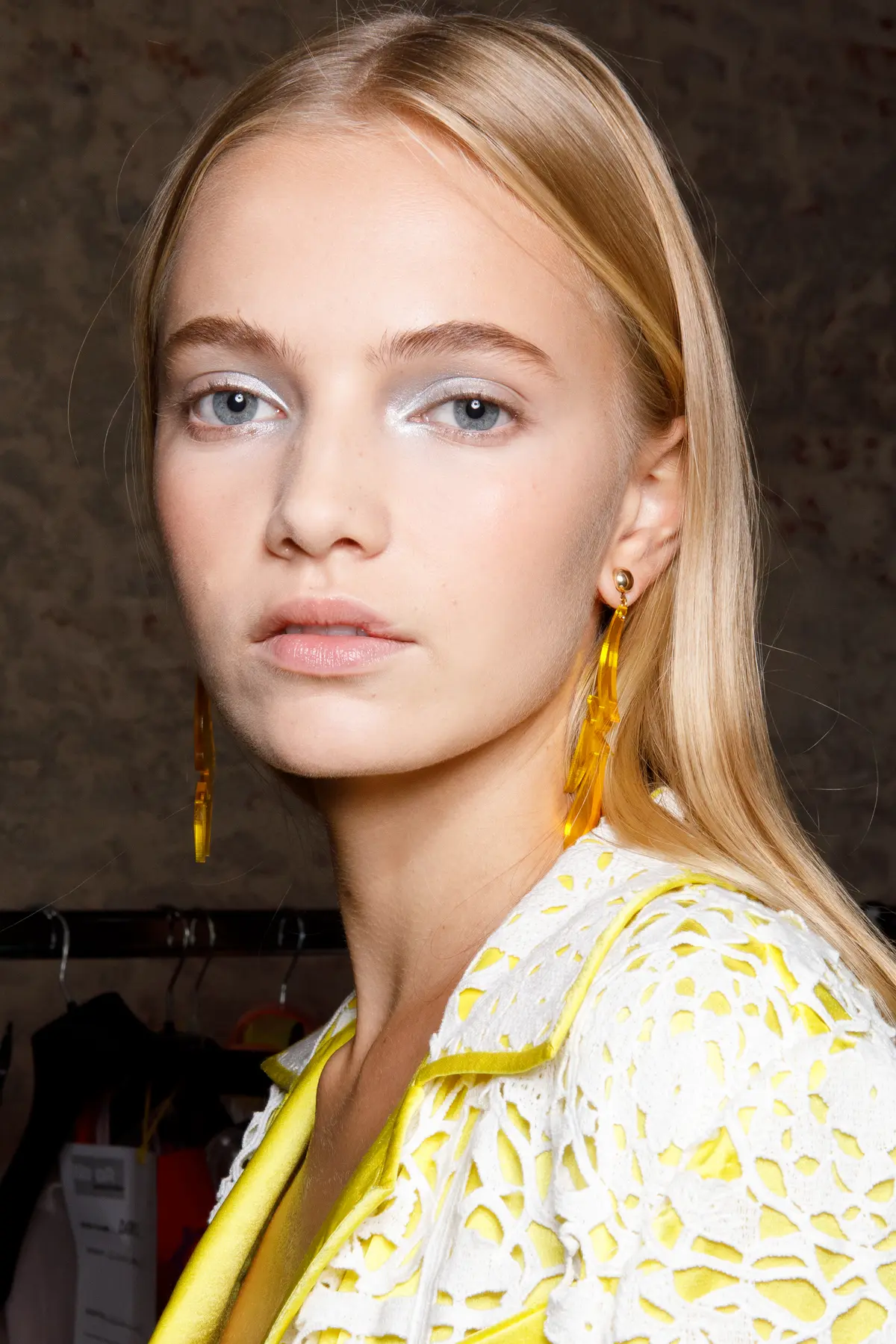 Model Backstage bei der Hui Fashion-Show während der Milan Fashion Week - Spring / Summer 2022 