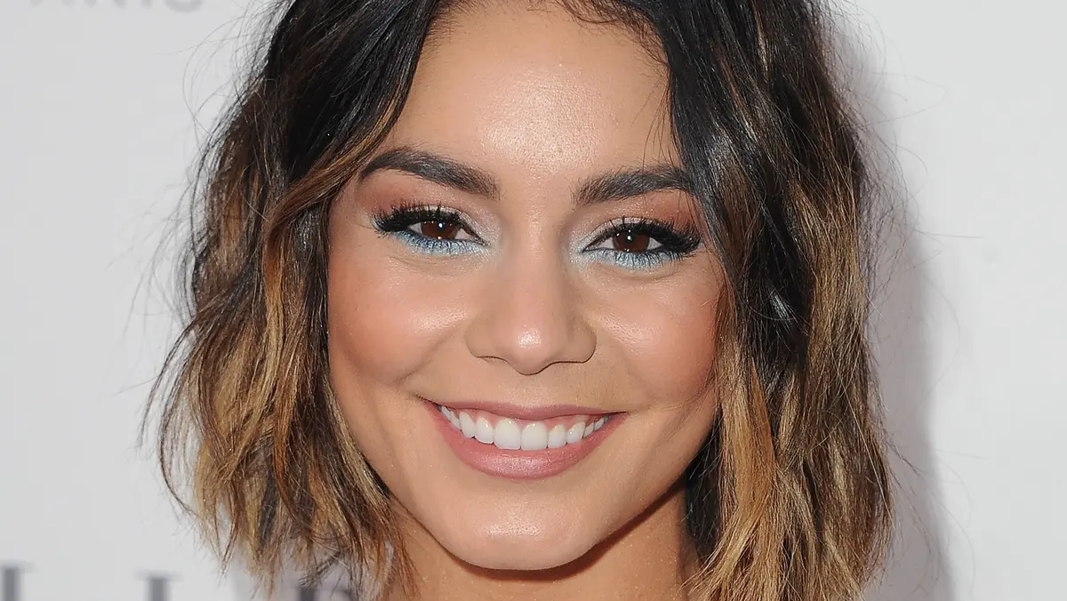 Vanessa Hudgens mit buntem Augen-Make-up