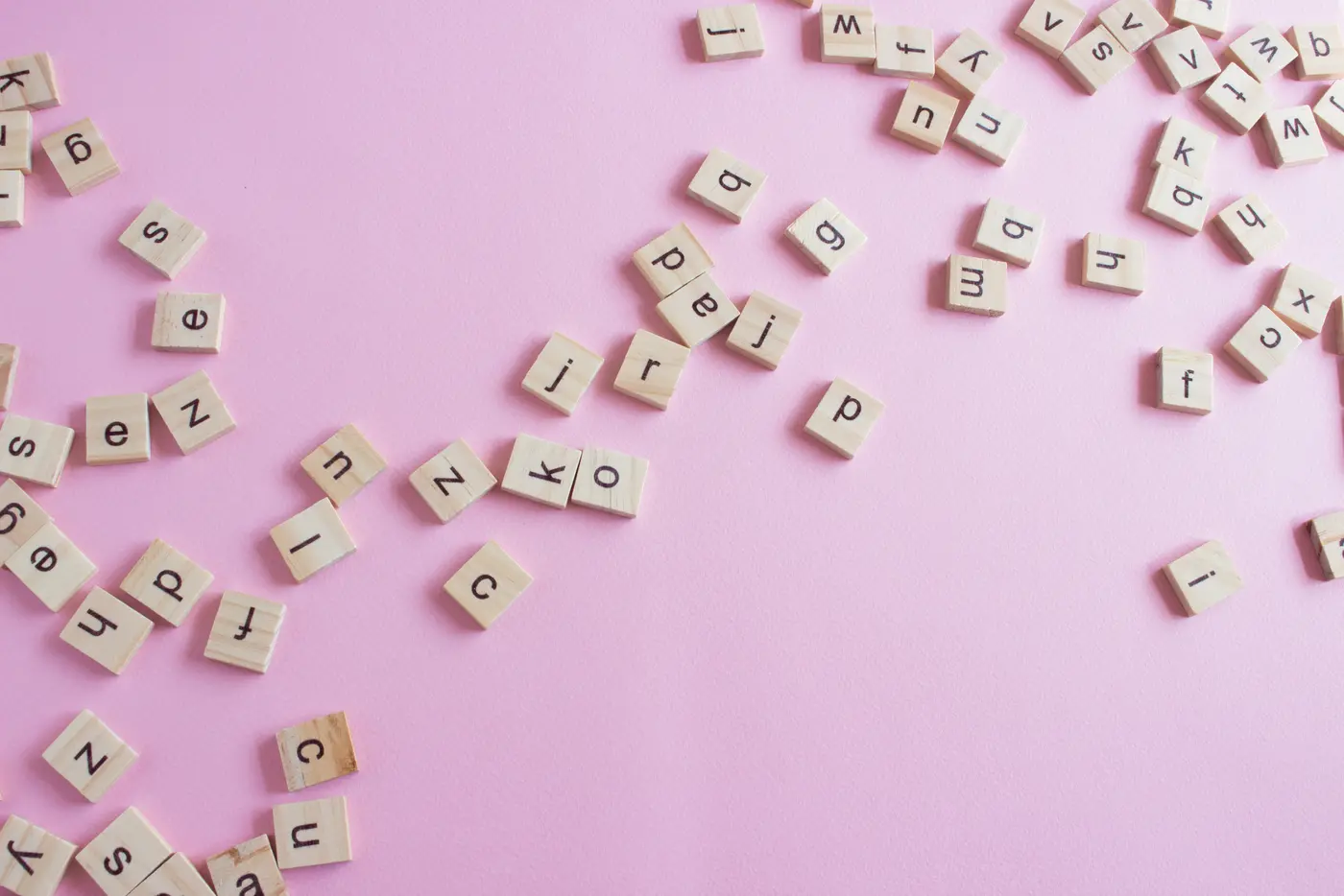 Buchstaben auf pinkem Hintergrund, Beautypedia