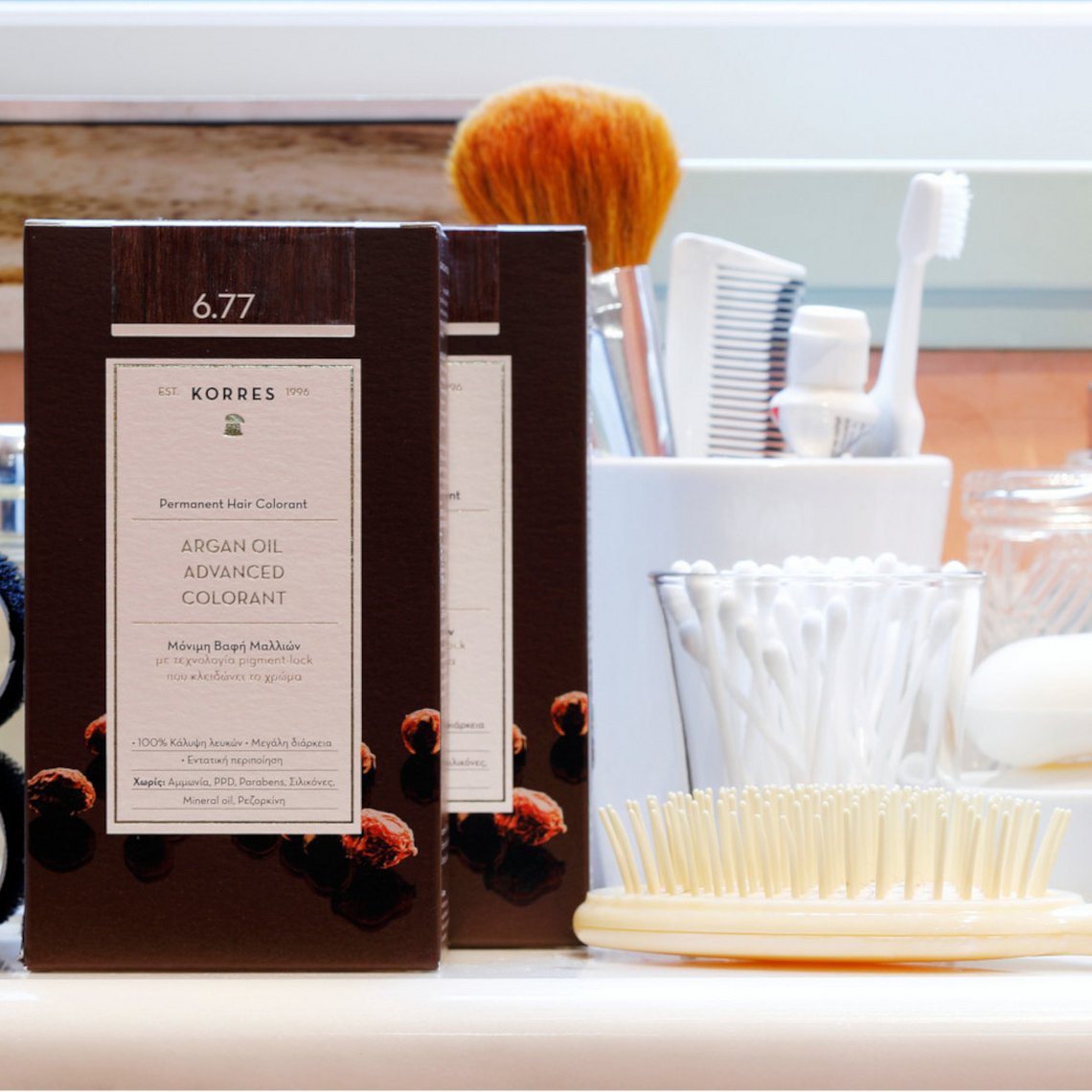 Argan Oil Haarcolorationen von KORRES KORRES Coloration 6.77, ammoniakfreie Haarfarbe mit Argan Oil im Badezimmer