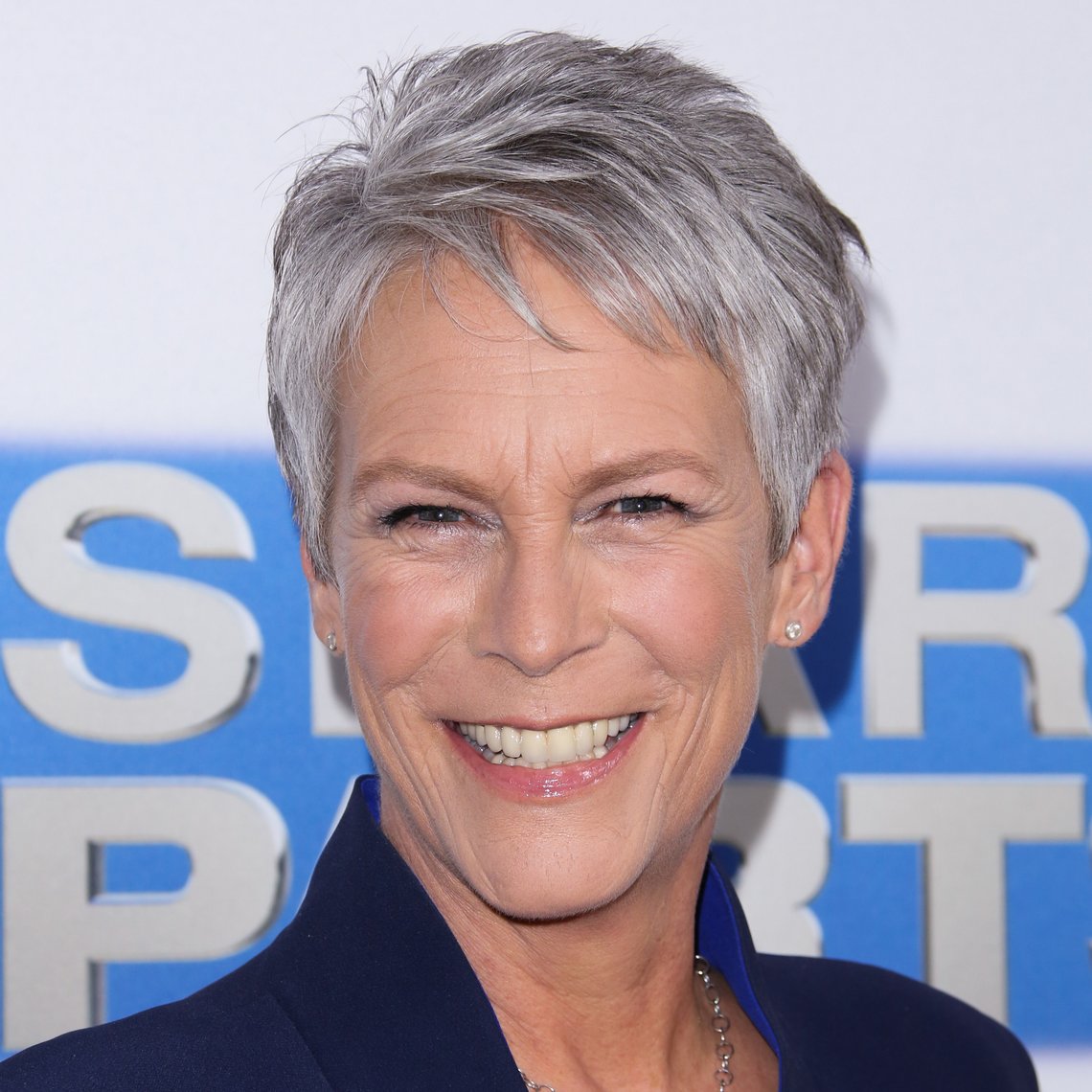 Jamie Lee Curtis lächelt in die Kamera